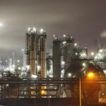Petrochemical_plant_in_night