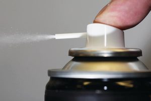 Spray entfernt Öl, Fett, Harz und Klebstoff