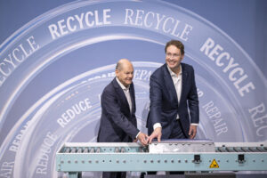 Mercedes-Benz eröffnet eigene Batterie-Recyclingfabrik