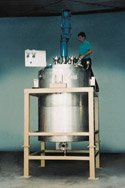 High pressure autoclaves for production and laboratory