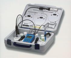 Mobiles Minilabor für Wasseranalysen Mobile multi-function mini laboratory