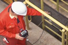 Gasmessgerät für bis zu fünf Gase Gas warning instrument for up to five gases