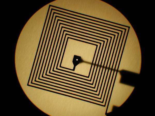 GE Wissenschaftler entwickeln tragbare RFID-Nase