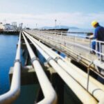 OIL_TANKER_AT_PIER,_TECHNICIAN_ON_DOCK