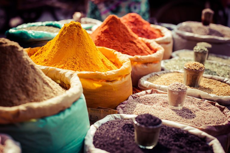 Indian_colored_spices_at_local_market.