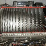 Axialer Turbokompressor mit Lufteinlass von rechts
