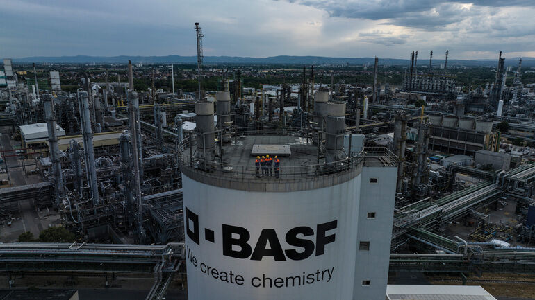 BASF bleibt zum Halbjahr 2024 in Umsatz und Ergebnis stabil