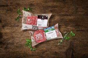 Feneberg verpackt Hackfleisch im nachhaltigen Schlauchbeutel
