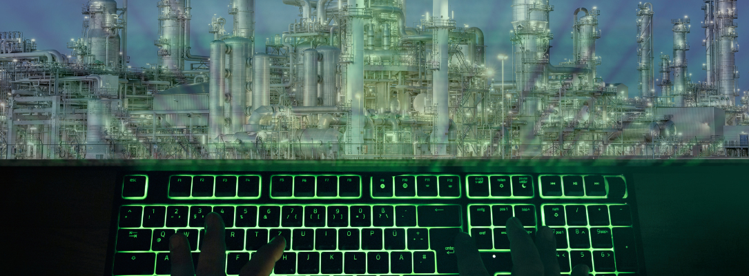 Grüne beleuchtete Tastatur, Cybersecurity in der Chemie