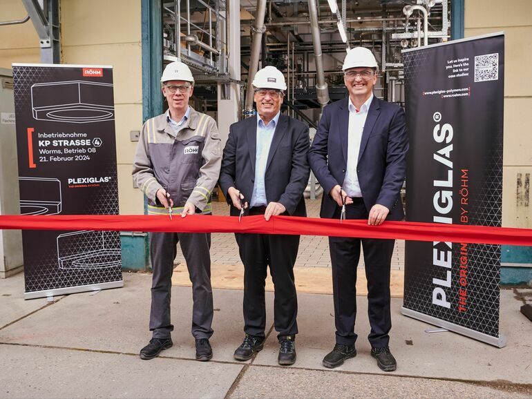 Röhm nimmt neue Anlage für Plexigals-Formmassen in Betrieb