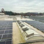 Die_71-MWh-Fotovoltaikanlage_auf_den_Gebäudedächern_von_Sero_Pumpsystems_versorgt_die_Fertigungshalle_und_das_Verwaltungsgebäude_mit_nachhaltig_erzeugtem_Strom
