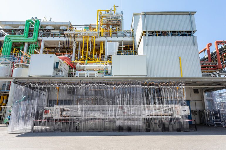 Wacker nimmt Anlage für Chlorwasserstoff in Burghausen in Betrieb