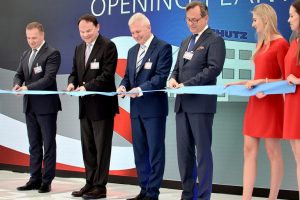 Schütz eröffnet IBC-Produktionswerk in Polen