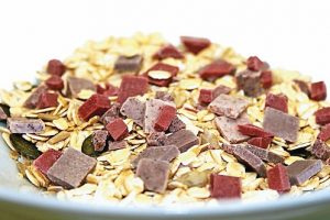 Lila Schokolade für Cerealien, Müsliriegel oder Eis