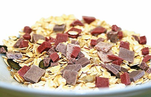 Lila Schokolade für Cerealien, Müsliriegel oder Eis